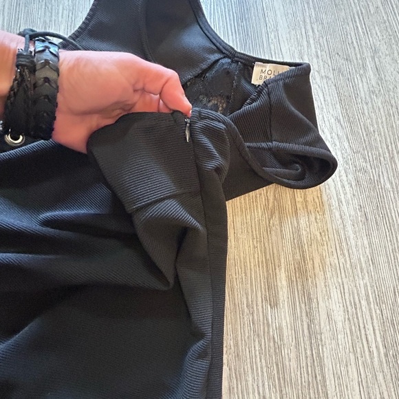 Molly Bracken Elegant Sleeveless Black Dress with Lace and Bow Details - Picture 12 of 13